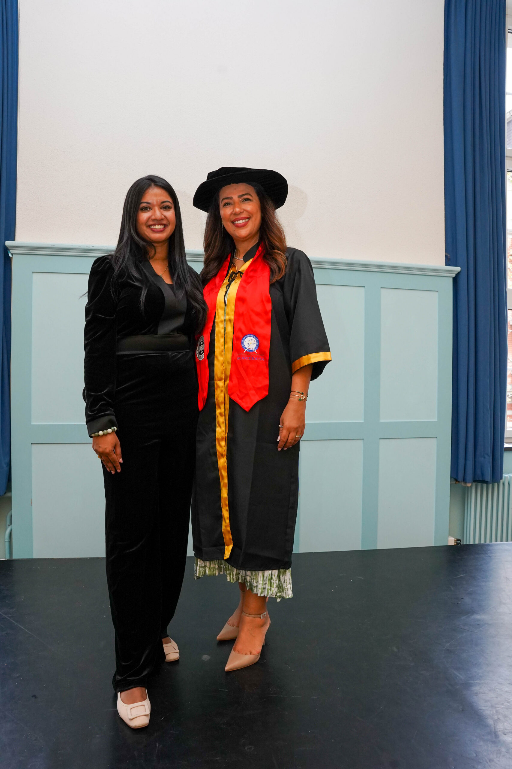 Graduates and representatives at the 2023 graduation in Zurich