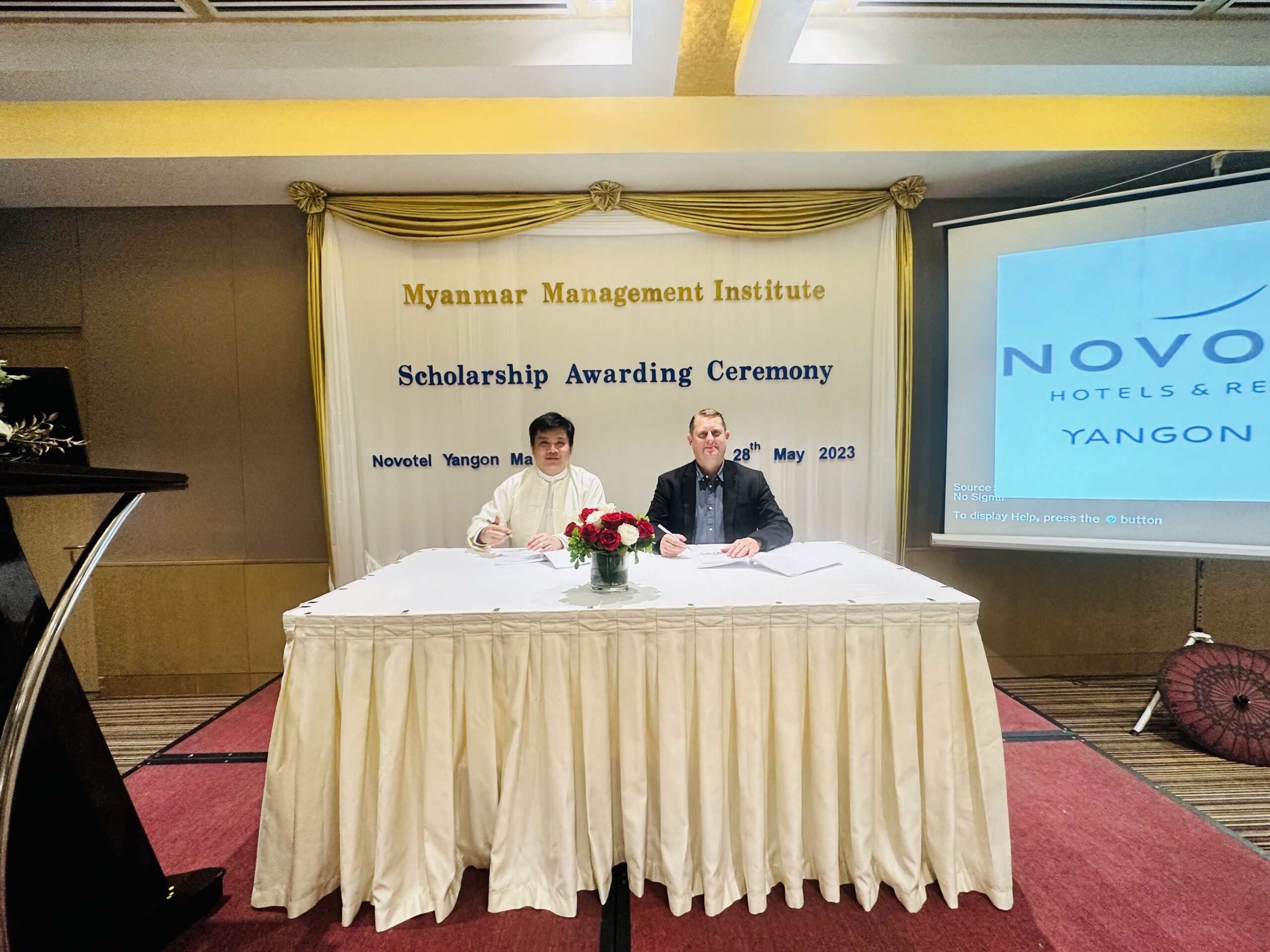 Myanmar Management Institute and IBSS representatives and participants in Yangon